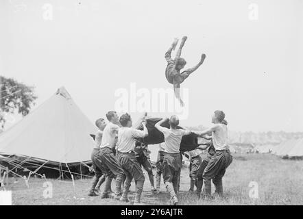 Boy Scouts - Gettysburg, foto mostra la riunione di Gettysburg (la grande riunione) di luglio 1913, che commemorava il 50 ° anniversario della battaglia di Gettysburg., 1913 luglio., Gettysburg, Glass negatives, 1 negativo: Vetro; 5 x 7 poll. o più piccolo. Foto Stock