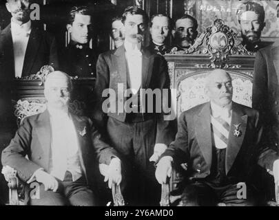 Huerta, foto mostra l'ufficiale militare messicano José Victoriano Huerta Marquez (1850-1916) che è stato presidente del Messico dal 1913-1914 con il suo gabinetto., tra CA. 1910 e CA. 1915, Glass negative, 1 negativo: Vetro; 5 x 7 pollici. o più piccolo. Foto Stock