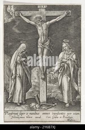 Crocifissione di Cristo, Cristo pende sulla croce. Ai piedi della croce Mary e John. Una didascalia in latino a margine., stampa, stampatore: Hieronymus Wierix, editore: Hieronymus Wierix, (menzionato sull'oggetto), Joachim de Buschere, (menzionato sull'oggetto), Anversa, 1563 - prima del 1619, carta, incisione, altezza, 81 mm x larghezza, 53 mm Foto Stock