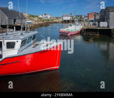 Peggy's Cove, nuova Scozia, Canada. Pescherecci commerciali al molo di Peggy's Cove sulla D'Aubins Cove nell'Atlantico settentrionale. Foto Stock