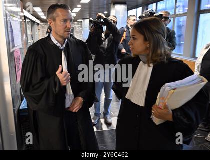 Avvocato Alexandre Wilmotte e avvocato Hayat Karim nella foto durante la decisione della camera del consiglio nel fascicolo del caso Chovanec, nel tribunale di Charleroi, mercoledì 25 settembre 2024. Il pubblico ministero ha chiesto il licenziamento dei 31 accusati, mentre il partito civile ha chiesto il rinvio del caso ai tribunali. Jozef Chovanec morì il 27 febbraio 2018 all'ospedale Marie Curie di Charleroi, dove era stato trasferito a seguito di un infarto il 24 febbraio. Delirante, questo cittadino slovacco era stato brutalmente trattenuto da vari agenti di polizia in una cella dell'aria di Charleroi Foto Stock