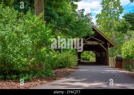 Gadsden, Alabama, USA - 20 maggio 2017: Il Gilliland-Reese Covered Bridge all'interno del Noccalula Falls Park. Originariamente costruito nel 1899 al Gilliland Plantat Foto Stock