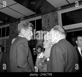 IL PREMIER IRLANDESE SEAN LEMASS CON LA MOGLIE KATHLEEN E IL PRESIDENTE JOHN F KENNEDY A WASHINGTON /; 18 OTTOBRE 1963 Foto Stock