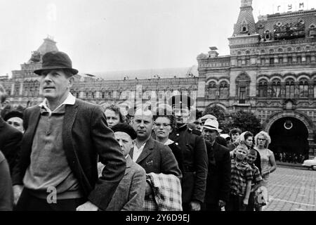 DANNY KAYE IN CODA PER IL MAUSOLEO LENIN DI MOSCA; 4 LUGLIO 1963 Foto Stock