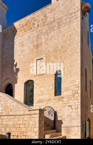 Una sinagoga gotica restaurata del XIII secolo a Trani, Italia Foto Stock