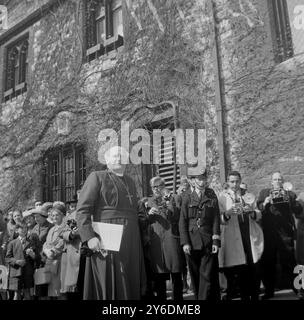 PRINCIPESSA ALEXANDRA DI KENT CON ANGUS OGILVY A LONDRA PER IL MATRIMONIO CON L'ARCIVESCOVO DI CANTERBURY MICHAEL RAMSEY DR PROVE/ ; 22 APRILE 1963 Foto Stock