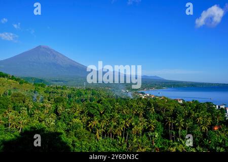 Indonesia, Bali, East Coast, Amed e Mount Agung Foto Stock