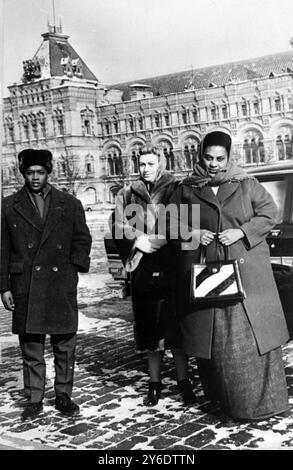 RE MWAMBUTSA E REGINA DEL BURUNDI AL MAUSOLEO DI LENIN A MOSCA; 14 MARZO 1963 Foto Stock