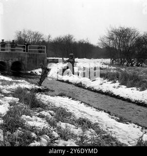 ESERCITO BRITANNICO TRUPPE DANESI ADDESTRATE IN INGHILTERRA; 15 FEBBRAIO 1963 Foto Stock