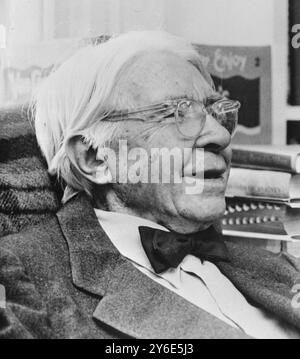 CARL SANDBURG IN CASA A FLAT ROCK, CAROLINA; 8 GENNAIO 1963 Foto Stock