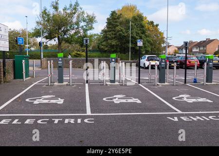 Punto di ricarica per veicoli elettrici Blink presso il parcheggio Forum di Billingham, Inghilterra, Regno Unito Foto Stock