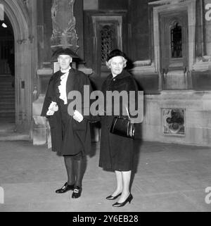 NEVILLE DAVIDSON CON MOGLIE ALLA CAMERA DEI COMUNI DI LONDRA / ; 27 NOVEMBRE 1962 Foto Stock