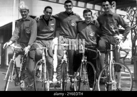 SQUADRA CICLISTICA BRITANNICA ALLE PARTITE DELL'EMPIRE AND COMMONWEALTH A PERTH / ; 9 NOVEMBRE 1962 Foto Stock