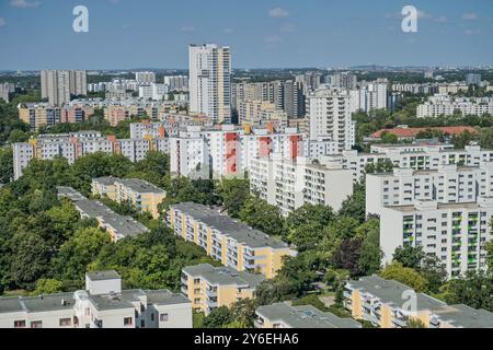 Hochhäuser, Fritz-Erler-Allee, Gropiusstadt, Neukölln, Berlino, Deutschland Foto Stock