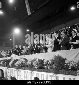 HUGH GAITSKELL PARLA DEL MERCATO COMUNE ALLA CONFERENZA DEL PARTITO DEL LAVORO TENUTASI A BRIGHTON/ ; 3 OTTOBRE 1962 Foto Stock