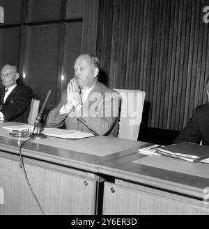 RICHARD BEECHING - CONFERENZA STAMPA A LONDRA / ; 1° OTTOBRE 1962 Foto Stock