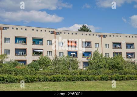 Wohnhäuser, Lowise-Reuter-Ring, Hufeisensiedlung, Britz, Neukölln, Berlin, Deutschland *** Residential Buildings, Lowise Reuter Ring, Hufeisensiedlung, Britz, Neukölln, Berlino, Germania Foto Stock