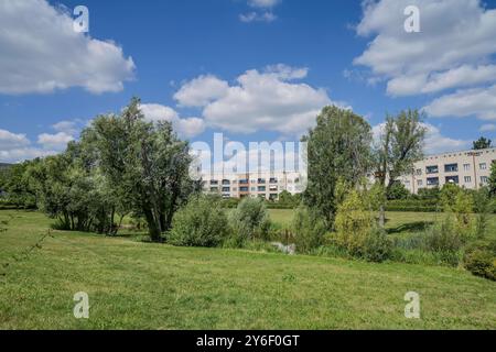 Wohnhäuser, Hufeisenteich, Lowise-Reuter-Ring, Hufeisensiedlung, Britz, Neukölln, Berlino, Deutschland *** Residential Buildings, Hufeisenteich, Lowise Reuter Ring, Hufeisensiedlung, Britz, Neukölln, Berlino, Germania Foto Stock