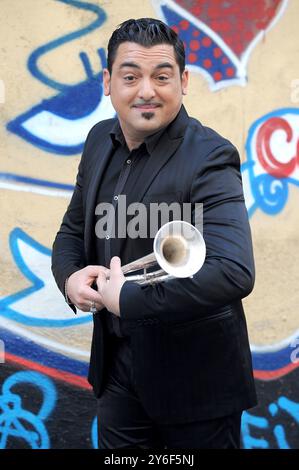 Milano Italia 05/11/2008: Roy Paci, cantante italiano, durante la trasmissione televisiva Scalo 76 Foto Stock