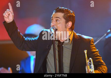 Milano Italia 12/01/2008: Roy Paci, cantante italiano, durante la trasmissione televisiva Scalo 76 Foto Stock