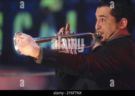 Milano Italia 12/01/2008: Roy Paci, cantante italiano, durante la trasmissione televisiva Scalo 76 Foto Stock