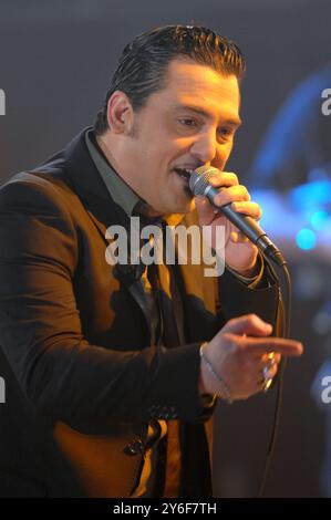 Milano Italia 12/01/2008: Roy Paci, cantante italiano, durante la trasmissione televisiva Scalo 76 Foto Stock