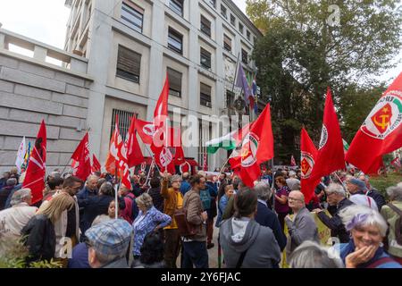 Milano, Italia. 25 settembre 2024. Presidio contro il DDL sicurezza 'No alla repressione' con Cgil, Anpi, PD, AVS in corso Monforte - Milano, Italia - Mercoledì, 25 settembre 2024 (foto Stefano porta/LaPresse) protesta contro la legge sulla sicurezza 'No alla repressione' con CGIL, Anpi, PD, AVS in corso Monforte - Milano, Italia - mercoledì, 25 settembre 2024 (foto Stefano porta/LaPresse) credito: LaPresse/Alamy Live News Foto Stock