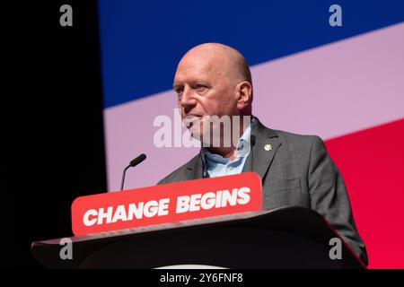 Matthew Wrack, sindacalista britannico ed ex vigile del fuoco, Segretario generale della Fire Brigades Union (FBU) parla alla Conferenza laburista. Liverpool UK foto: Garyroberts/worldwidefeatures.com Foto Stock