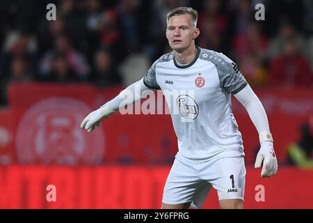 Essen, Germania. 25 settembre 2024. Fussball 3. Liga 7. Spieltag Rot-Weiss Essen - Borussia Dortmund II AM 25.09.2024 im Stadion an der Hafenstrasse a Essen Jakob Golz ( Essen ) le normative DFB vietano qualsiasi uso di fotografie come sequenze di immagini e/o quasi-video. Foto: Revierfoto credito: ddp media GmbH/Alamy Live News Foto Stock