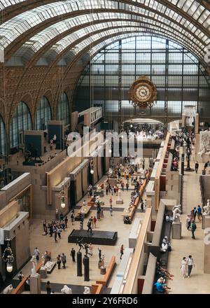 Parigi, Francia - 23 giugno 2022: Veduta sopraelevata della galleria d'arte del Museo d'Orsay (Musee d'Orsay) Foto Stock