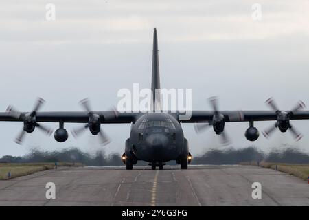 Waddington, Regno Unito. 25 settembre 2024. Lockheed CC-130 Hercules dei taxi della Royal Canadian Air Force durante l'esercitazione di Cobra Warrior 24-2 Royal Air Force Waddington presso la Royal Air Force Station Waddington, Waddington, Regno Unito, 24 settembre 2024 (foto di Cody Froggatt/News Images) a Waddington, Regno Unito il 25/9/2024. (Foto di Cody Froggatt/News Images/Sipa USA) credito: SIPA USA/Alamy Live News Foto Stock