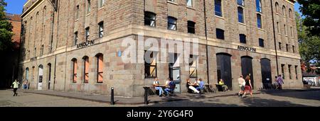 La galleria d'arte e caffetteria Arnolfini, Bristol, Inghilterra occidentale, Regno Unito. 2024 Foto Stock