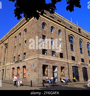 La galleria d'arte e caffetteria Arnolfini, Bristol, Inghilterra occidentale, Regno Unito. 2024 Foto Stock