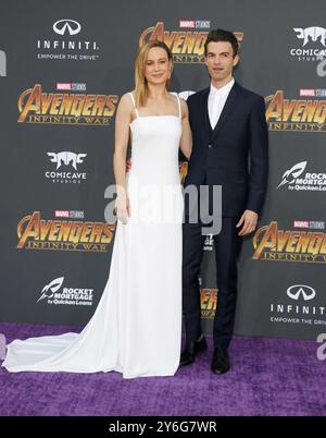 Brie Larson e Alex Greenwald alla prima di Disney e Marvel 'Avengers: Infinity War' tenutasi all'El Capitan Theatre di Hollywood, USA il 23 aprile 2018. Foto Stock