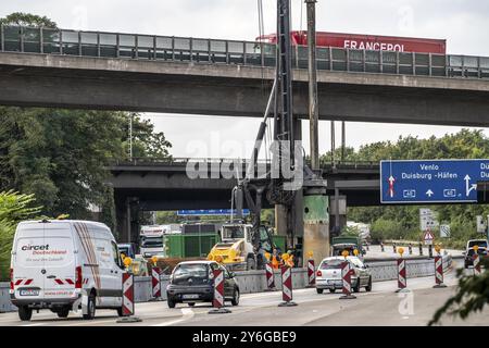 Grande carro di perforazione presso lo svincolo autostradale Duisburg-Kaiserberg, ricostruzione completa e nuova costruzione dello svincolo A3 e A40, tutti ponti Foto Stock