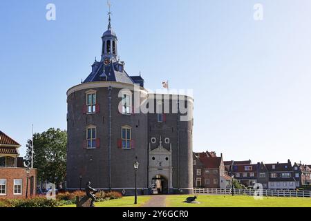 Centro storico di Enkhuizen, Drommedaris, ex torre di difesa all'ingresso del porto, Enkhuizen, Olanda settentrionale, Frisia occidentale, ne Foto Stock