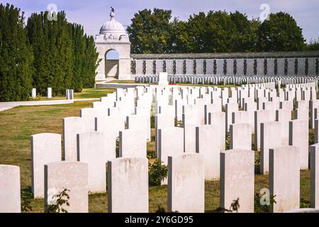 Passendale, Fiandre Occidentali, Belgio, Agosto 2018: vista sul Tyne Cot Commonwealth War Graves Cimitero e memoriale al mancante, terreno di sepoltura per TH Foto Stock