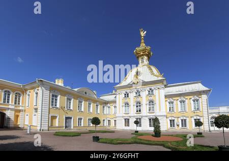 Cupola ornata in petrodvorets san pietroburgo Russia Foto Stock