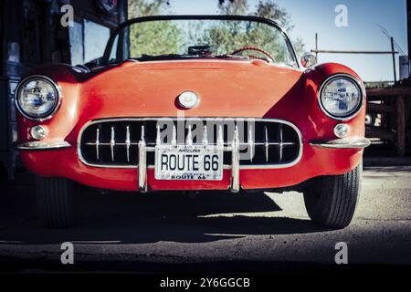 Hackberry, Stati Uniti, novembre 2013: Esterni della Chevrolet Corvette C1 50, convertibile, volante e sedili, completamente restaurati in rotta Foto Stock