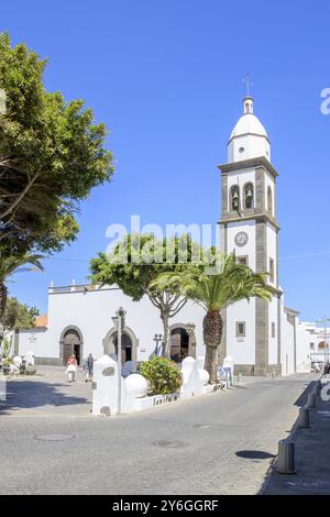 Arrecife, Lanzarote, 2023 marzo: Vista su Parroquia de San Gines, Chiesa di Arrecife su Plaza de Las Palmas a Lanzarote Foto Stock