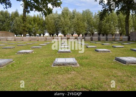 Langemark, Belgio, agosto 2018, cimitero di guerra tedesco cimitero militare tedesco, Europa Foto Stock