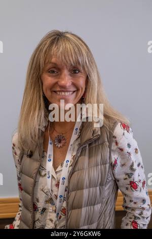 Uttoxeter Racecourse, staff, Regno Unito. 20 settembre 2024. Michaela Strachan presenta il discorso di apertura al Midlands Climate Expo. Marchio di credito Lear/Alamy Foto Stock