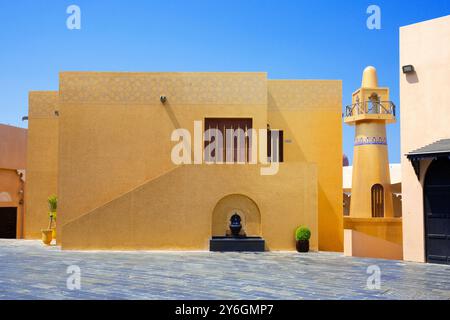 La Moschea d'Oro (Masjid) con minareto al Villaggio culturale Katara di Doha, Qatar Foto Stock