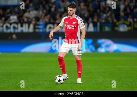 Declan Rice dell'Arsenal porta la palla durante la partita di calcio UEFA Champions League 2024/2025 - League Phase MD1 tra Atalanta BC e Arsena Foto Stock