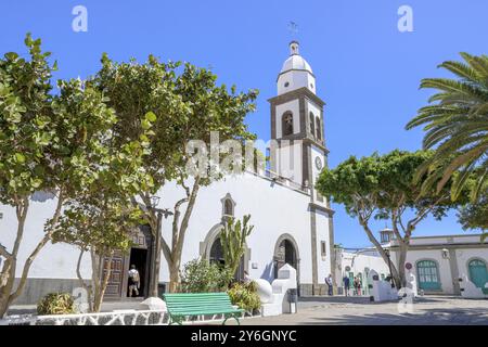 Arrecife, Lanzarote, 2023 marzo: Vista su Parroquia de San Gines, Chiesa di Arrecife su Plaza de Las Palmas a Lanzarote Foto Stock