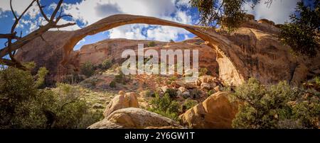 Panorama dell'Arco del Paesaggio nel Parco Nazionale degli Arches Foto Stock