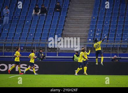 Amburgo, Germania. 25 settembre 2024. I giocatori della Lazio festeggiano dopo che Boulaye dia ha segnato un gol. UEFA Europa League Dynamo Kiev contro Lazio al Volksparkstadion di Amburgo. Crediti: Oleksandr Prykhodko/Alamy Live News Foto Stock