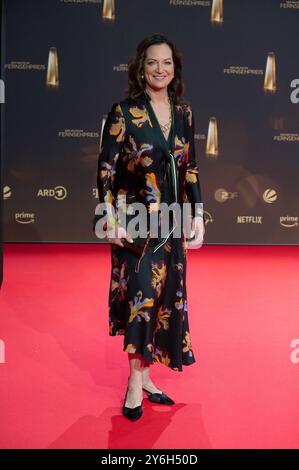 Natalia WOERNER, Wörner, Schauspielerin, Roter Teppich, Red Carpet Show, Ankunft, arrivo, Verleihung des Deutschen Fernsehpreises, Der Deutsche Fernsehpreis 2024, Deutscher Fernsehpreis 2024 in den MMC Studios Koeln, AM 25.09.2024. *** Natalia WOERNER, Wörner, attrice, Red carpet, Red carpet show, arrivo, arrivo, cerimonia di premiazione della televisione tedesca, il German Television Award 2024, il German Television Award 2024 presso gli MMC Studios di Colonia, il 25 09 2024 Foto Stock