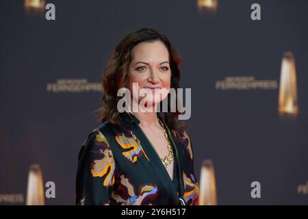 Natalia WOERNER, Wörner, Schauspielerin, Roter Teppich, Red Carpet Show, Ankunft, arrivo, Verleihung des Deutschen Fernsehpreises, Der Deutsche Fernsehpreis 2024, Deutscher Fernsehpreis 2024 in den MMC Studios Koeln, AM 25.09.2024. *** Natalia WOERNER, Wörner, attrice, Red carpet, Red carpet show, arrivo, arrivo, cerimonia di premiazione della televisione tedesca, il German Television Award 2024, il German Television Award 2024 presso gli MMC Studios di Colonia, il 25 09 2024 Foto Stock