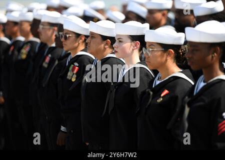 Middletown, New Jersey, Stati Uniti. 14 settembre 2024. I marinai assegnati alla USS New Jersey (SSN 796) sono in attesa di salire a bordo della loro nave durante una cerimonia di messa in servizio presso la Naval Weapons Station Earle, New Jersey, il 14 settembre 2024. Il New Jersey è il primo sottomarino d'attacco veloce progettato per un equipaggio maschile e femminile completamente integrato ed è la terza nave della Marina degli Stati Uniti che prende il nome dallo stato del New Jersey, la più recente è la corazzata decorata BB-62 che ha visto l'azione durante la seconda guerra mondiale, la guerra di Corea e la guerra del Vietnam. Il New Jersey e l'equipaggio operano sotto il Submarine Squadron (SUBRON) 8, la cui missione principale è Foto Stock